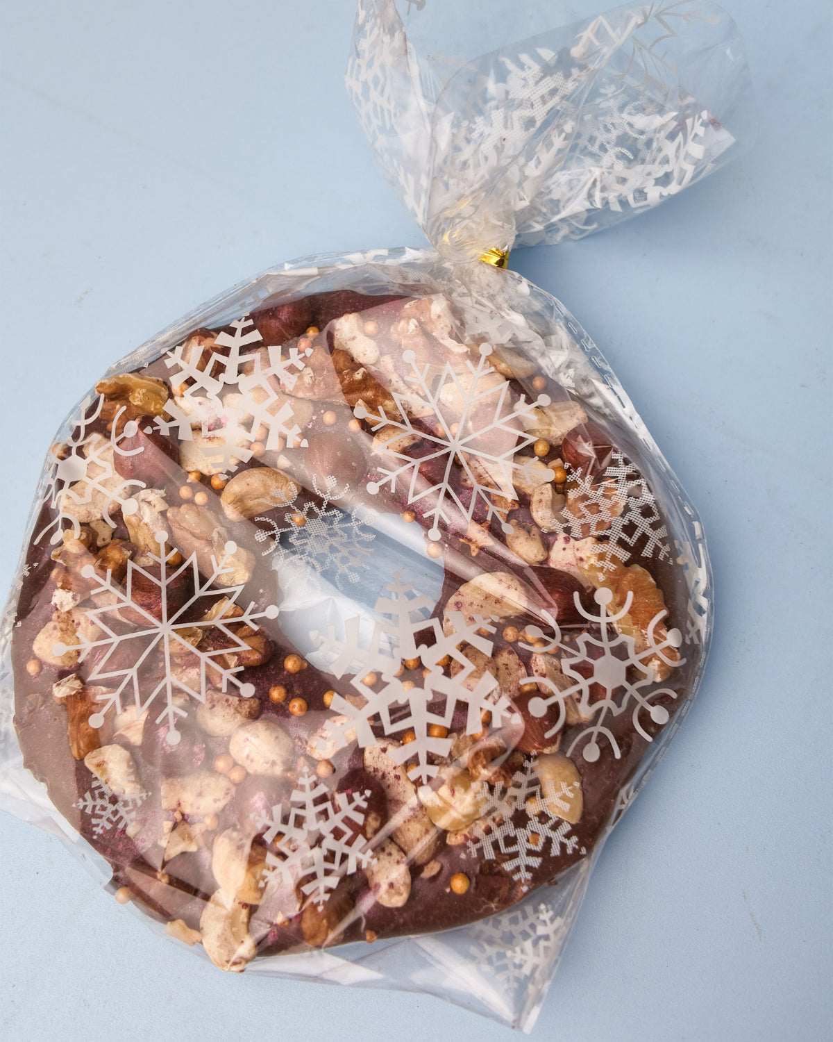 Luxury Belgian Milk Chocolate Christmas Wreath – Roasted Nut Edition