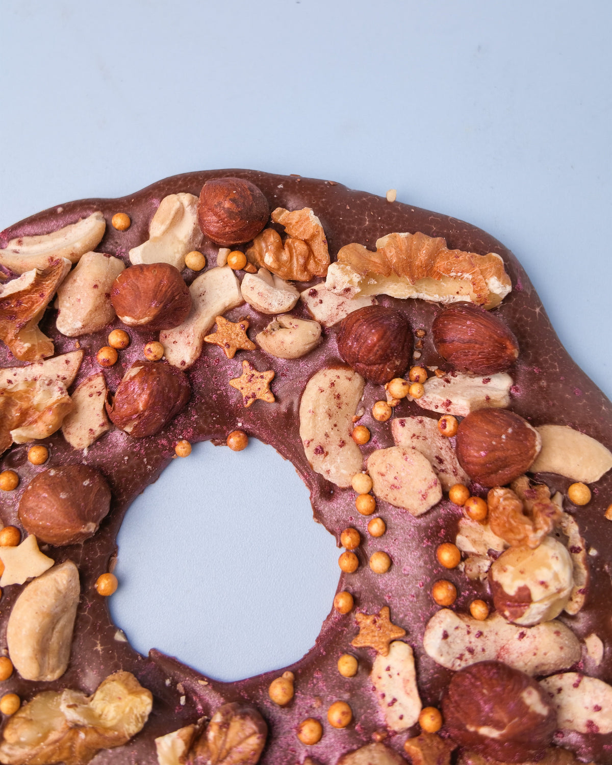 Luxury Belgian Milk Chocolate Christmas Wreath – Roasted Nut Edition