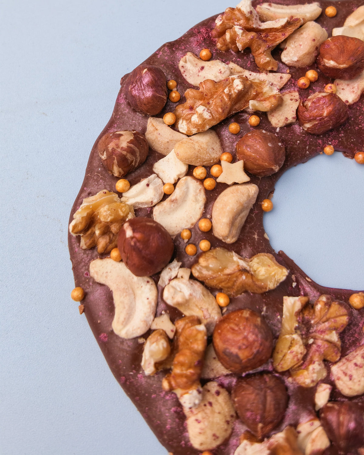 Luxury Belgian Milk Chocolate Christmas Wreath – Roasted Nut Edition