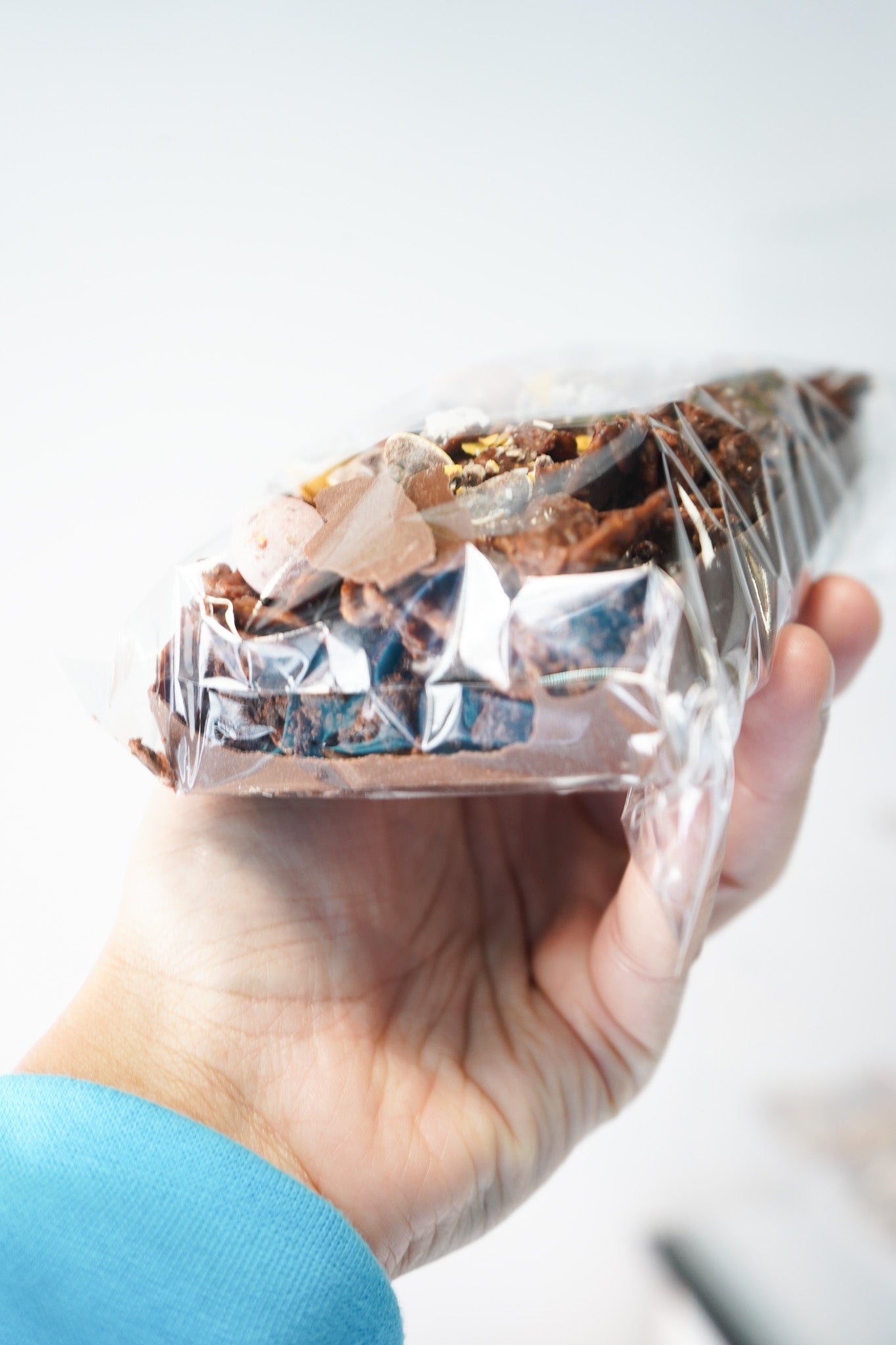 Mini Egg Crunch Cake Chocolate Bar 250g