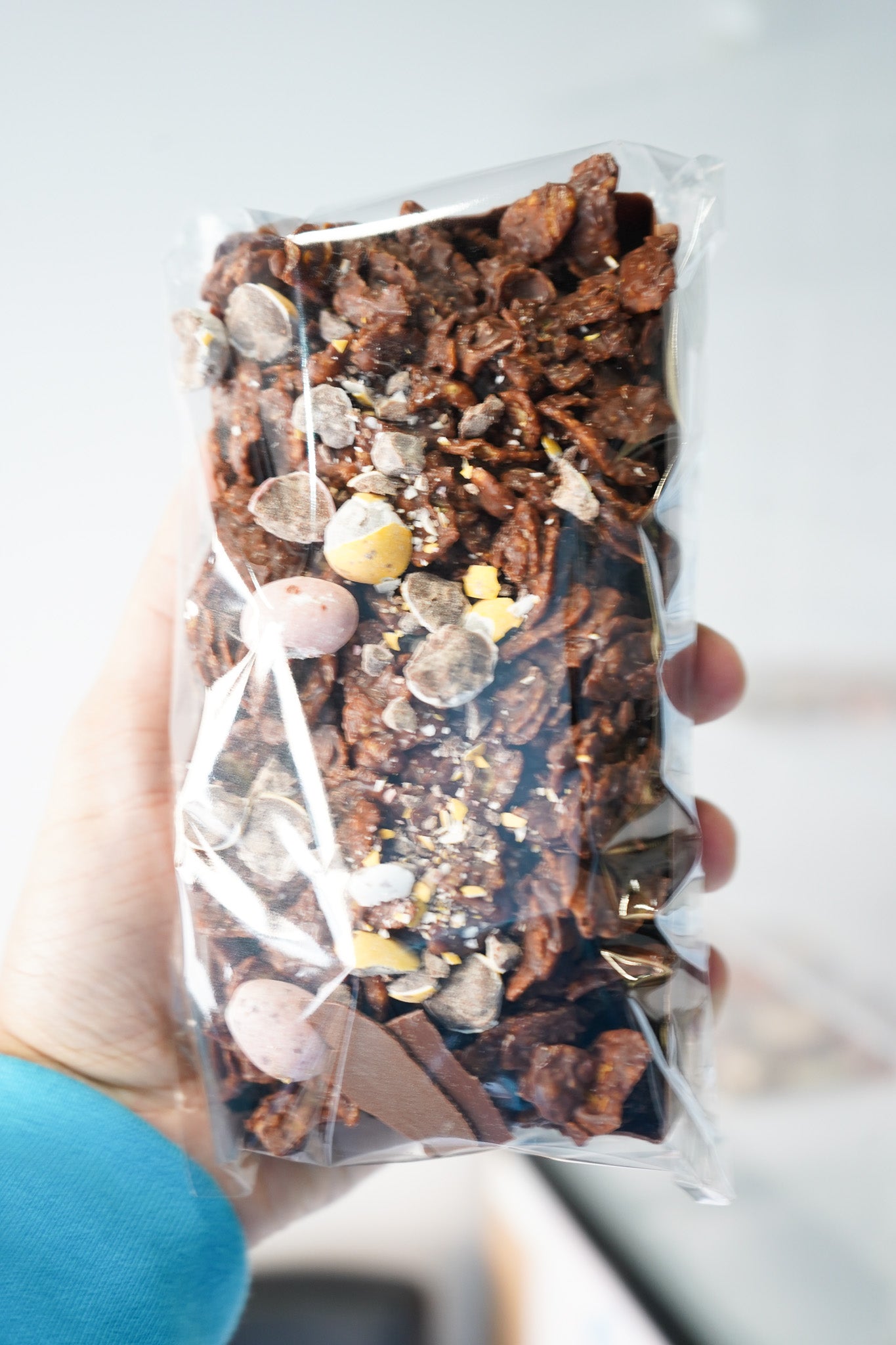 Mini Egg Crunch Cake Chocolate Bar 250g