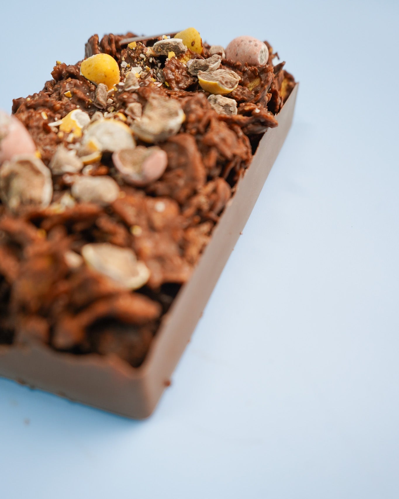 Mini Egg Crunch Cake Chocolate Bar 250g