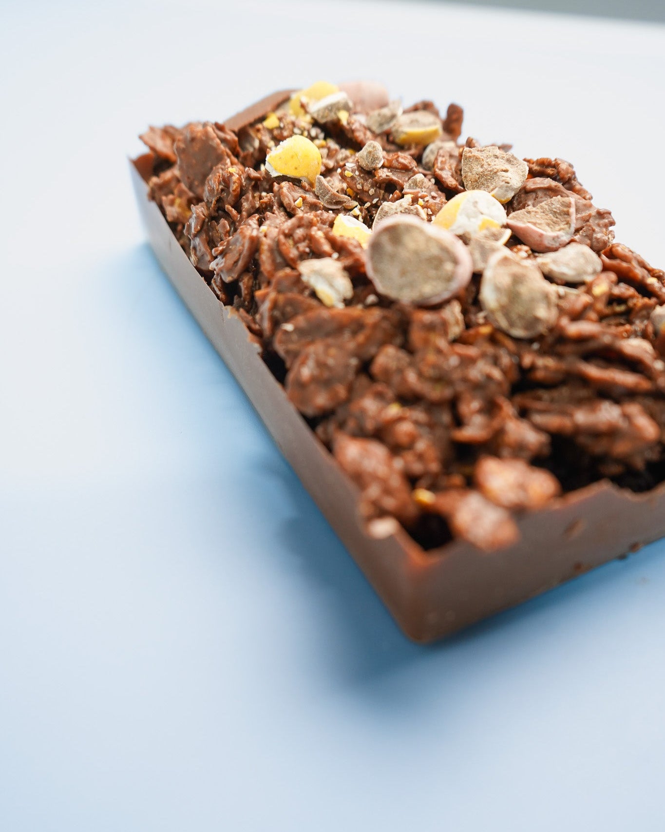 Mini Egg Crunch Cake Chocolate Bar 250g