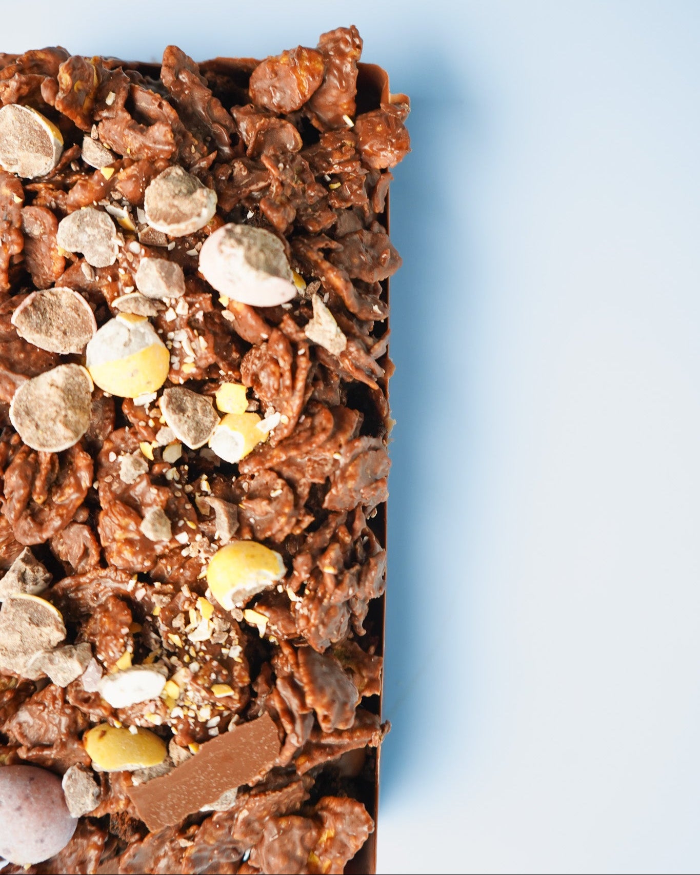 Mini Egg Crunch Cake Chocolate Bar 250g