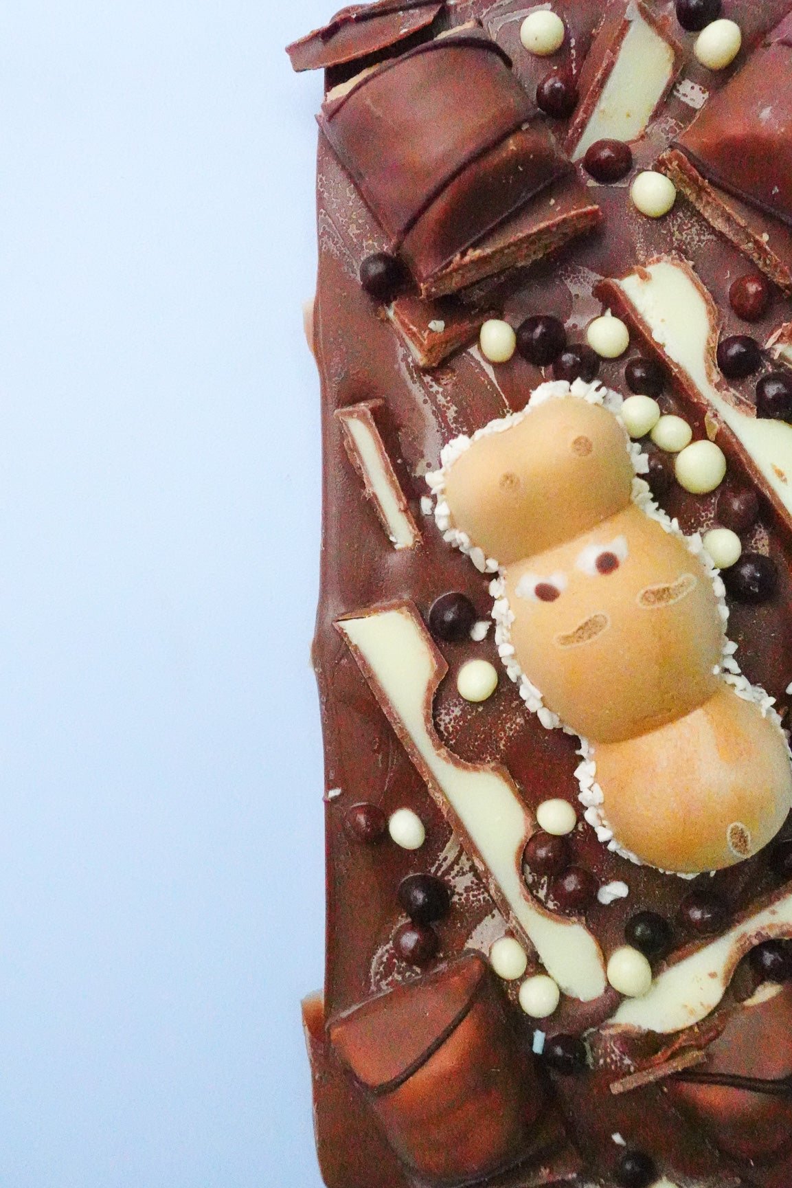 Kinder Bueno Loaded Milk Chocolate Bar