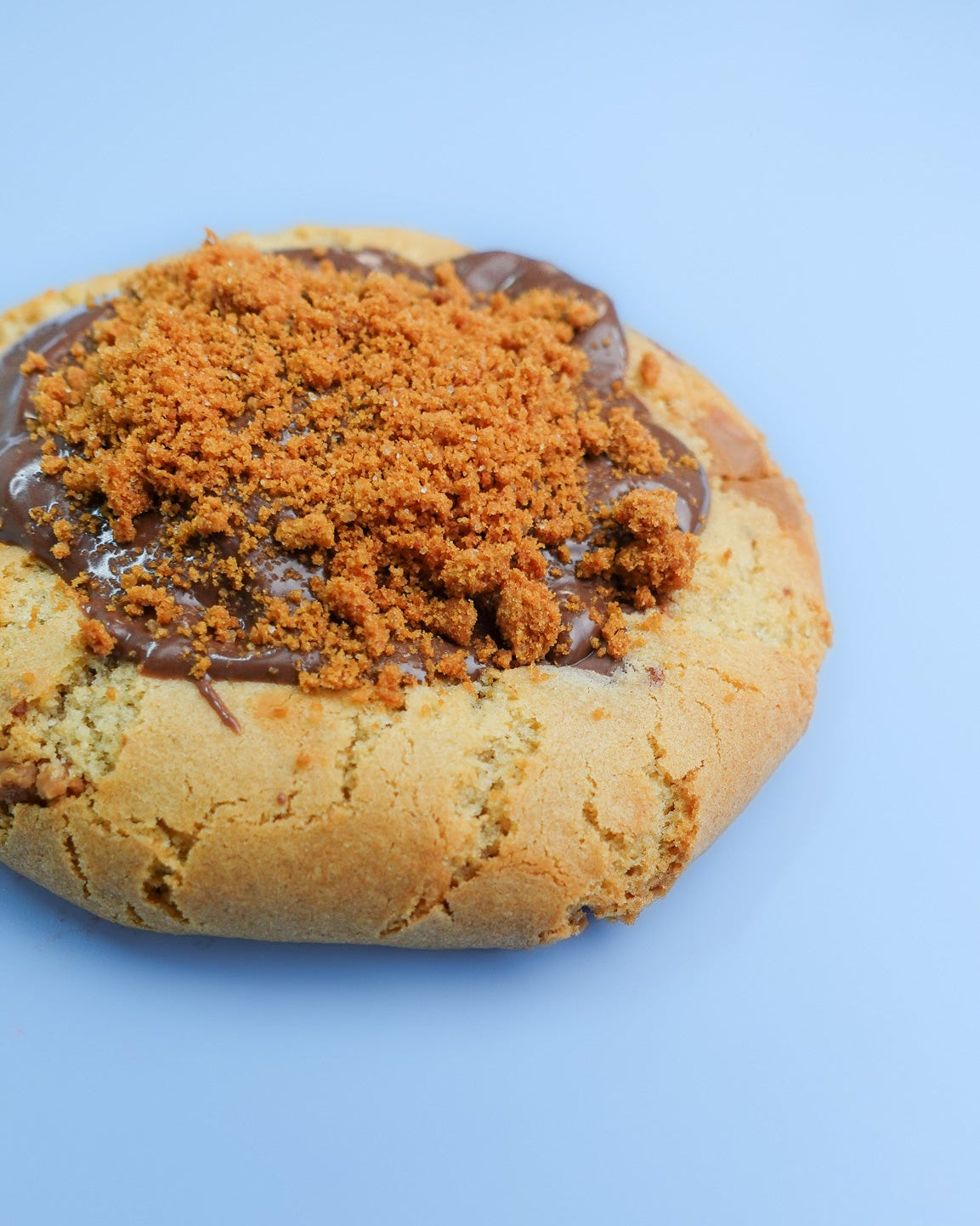 Biscoff Stuffed Milk Chocolate Cookie