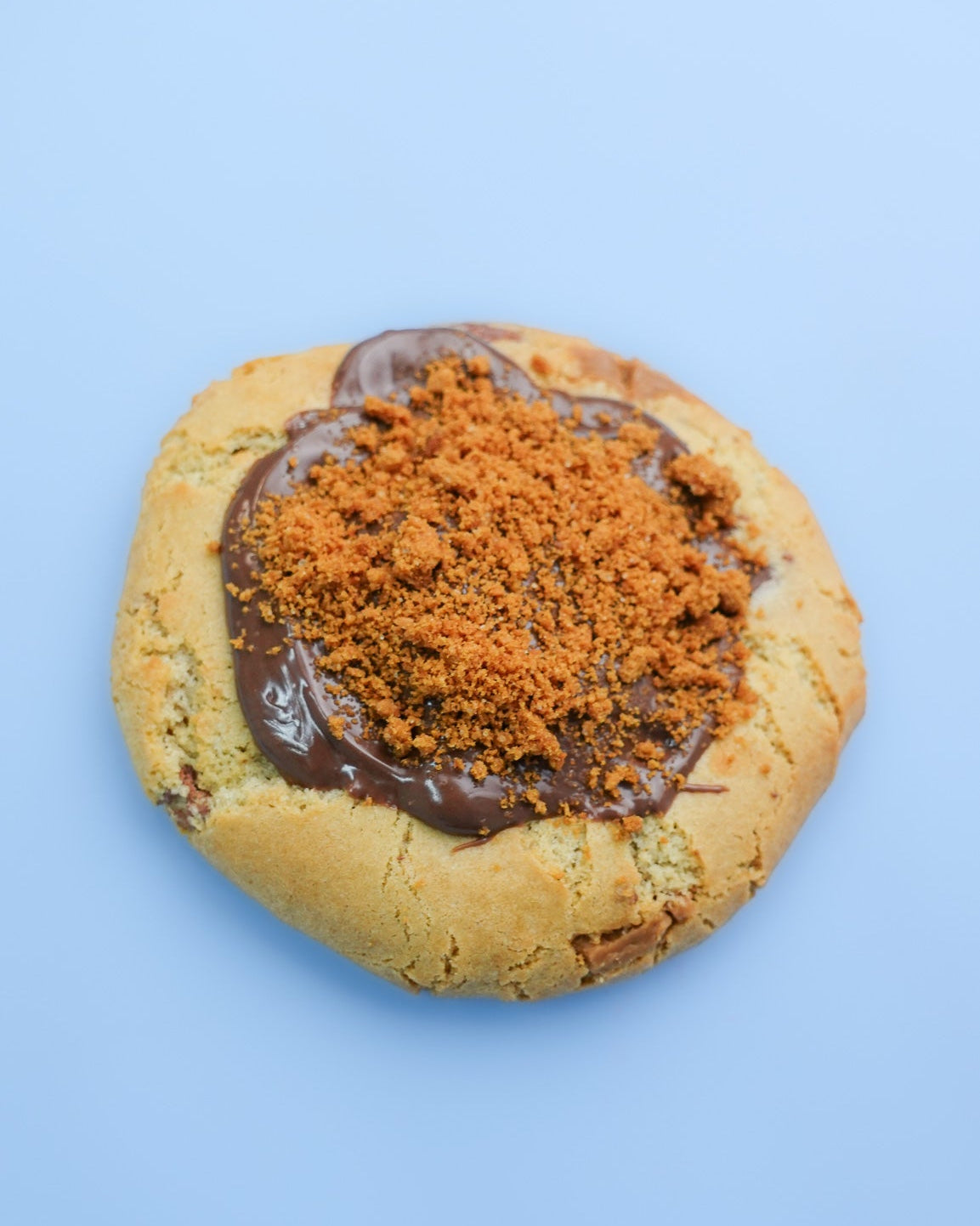 Biscoff Stuffed Milk Chocolate Cookie